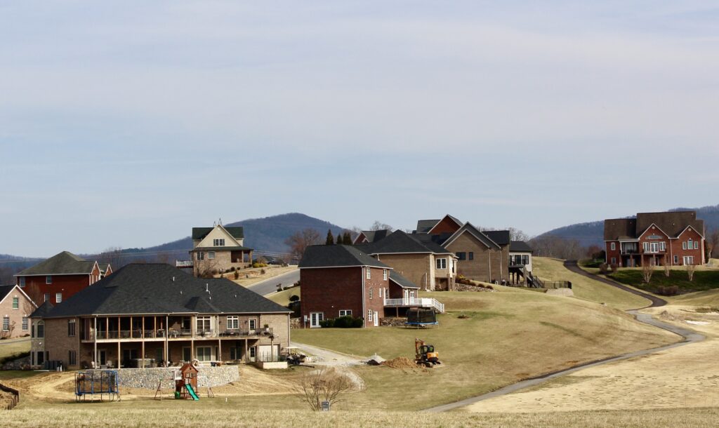 Roanoke golf course neighborhood
