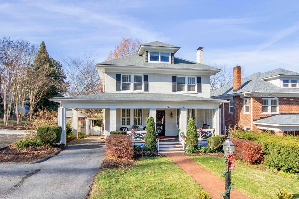 Roanoke Neighborhood, Crystal Springs home